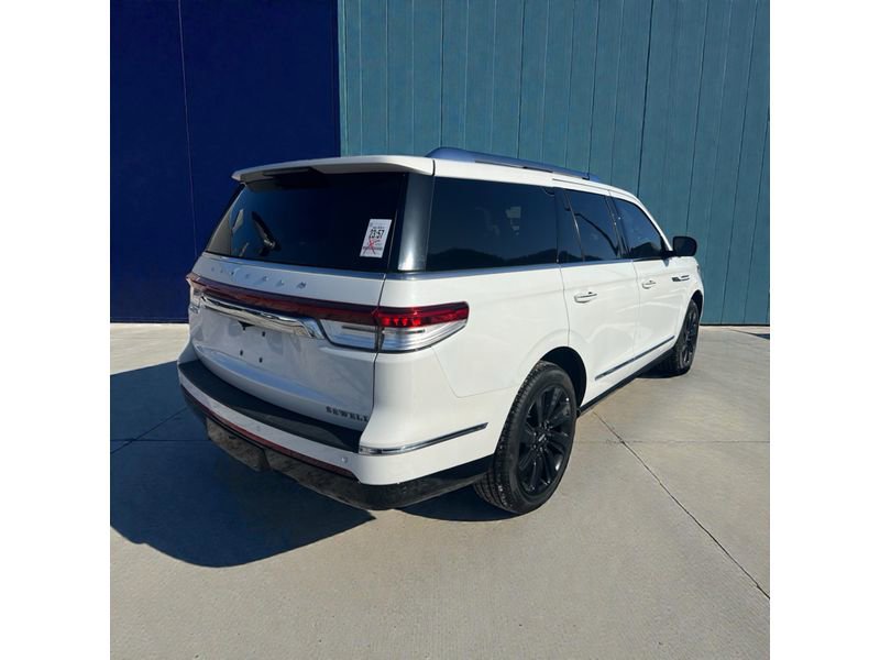 Used 2024 Lincoln Navigator Reserve AWD/4WD image 4