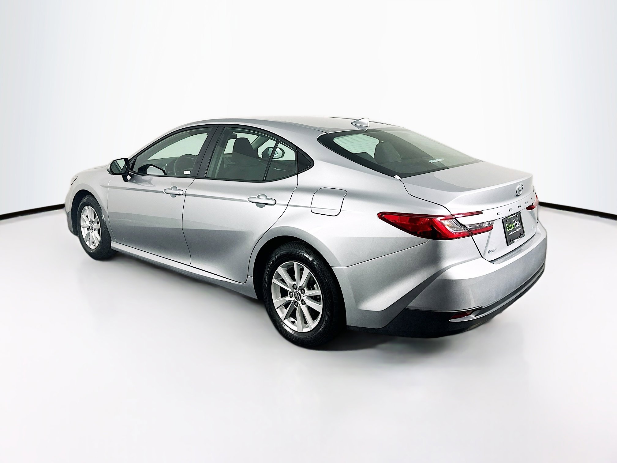 Used 2025 Toyota Camry LE image 5