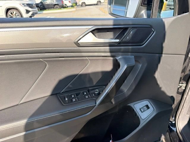Used 2022 Volkswagen Tiguan SE R-Line FWD image 13
