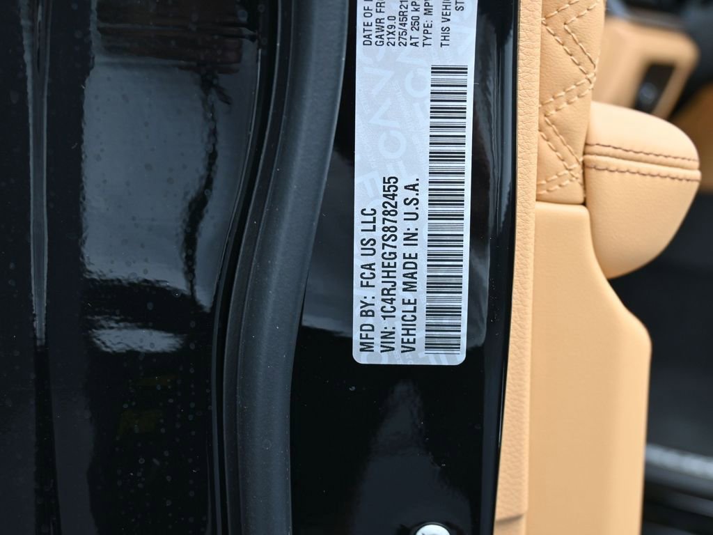 New 2025 Jeep Grand Cherokee Summit image 21