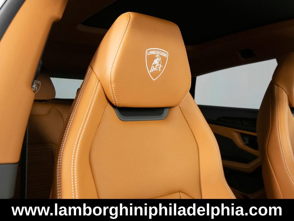 Used 2025 Lamborghini Urus SE AWD/4WD image 36