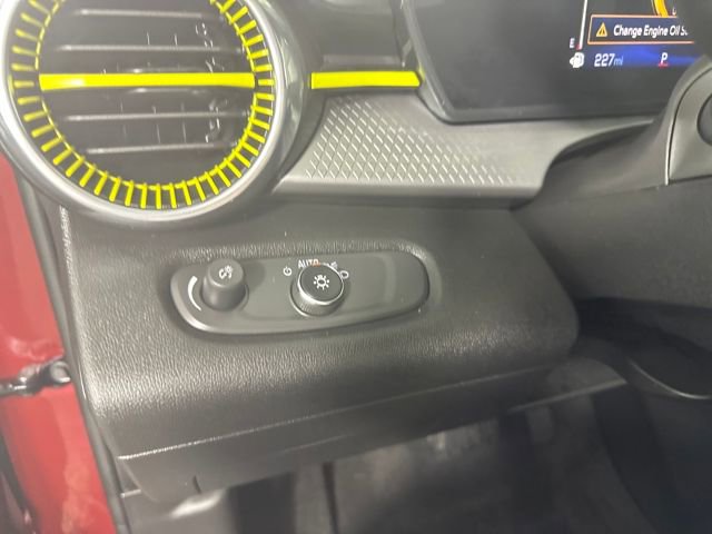 Used 2025 Chevrolet Trax LT w/ Driver Confidence Package image 19