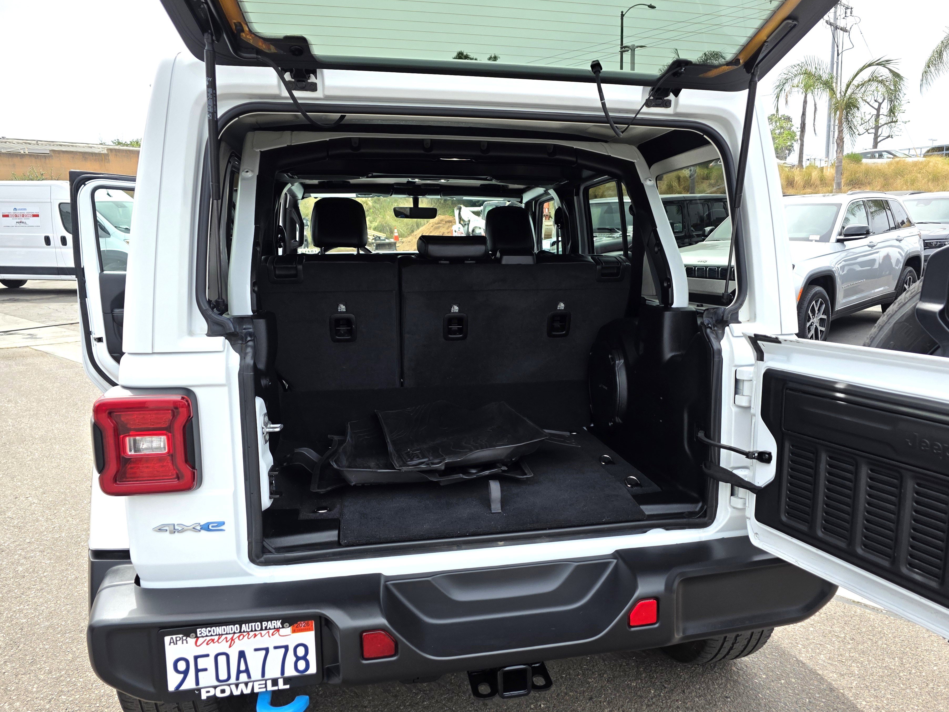 Certified 2023 Jeep Wrangler Unlimited Sahara w/ Cold Weather Group AWD/4WD image 19