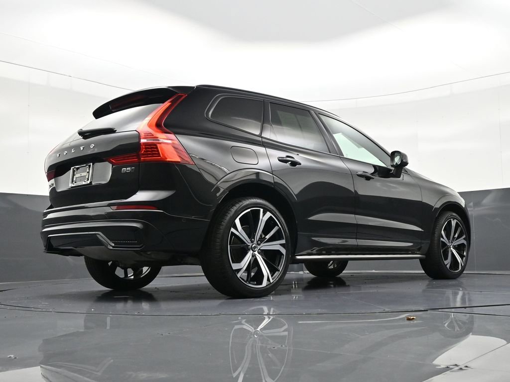 Certified 2022 Volvo XC60 B5 R-Design w/ Advanced Package AWD/4WD image 33