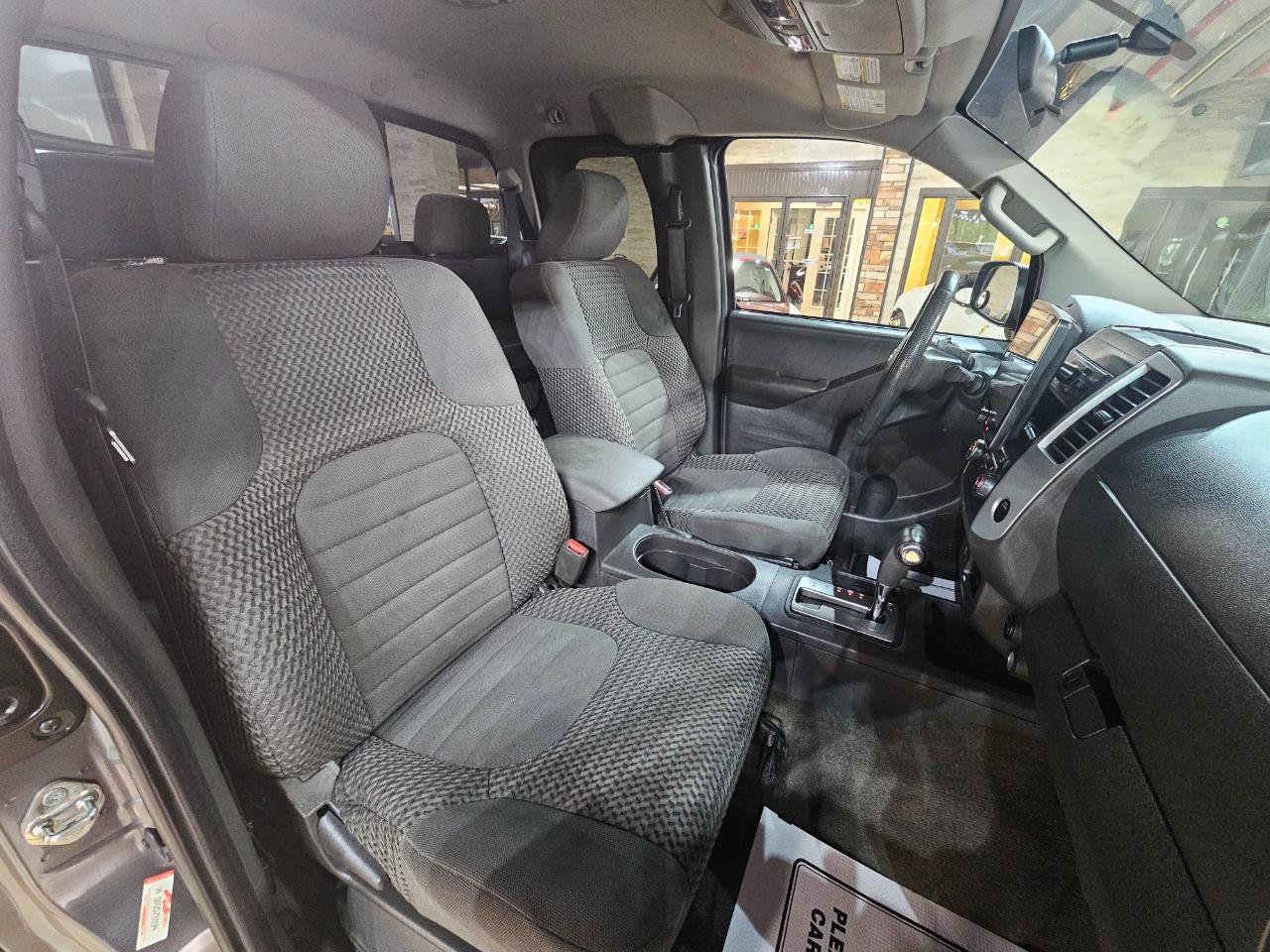 Used 2017 Nissan Frontier SV image 10