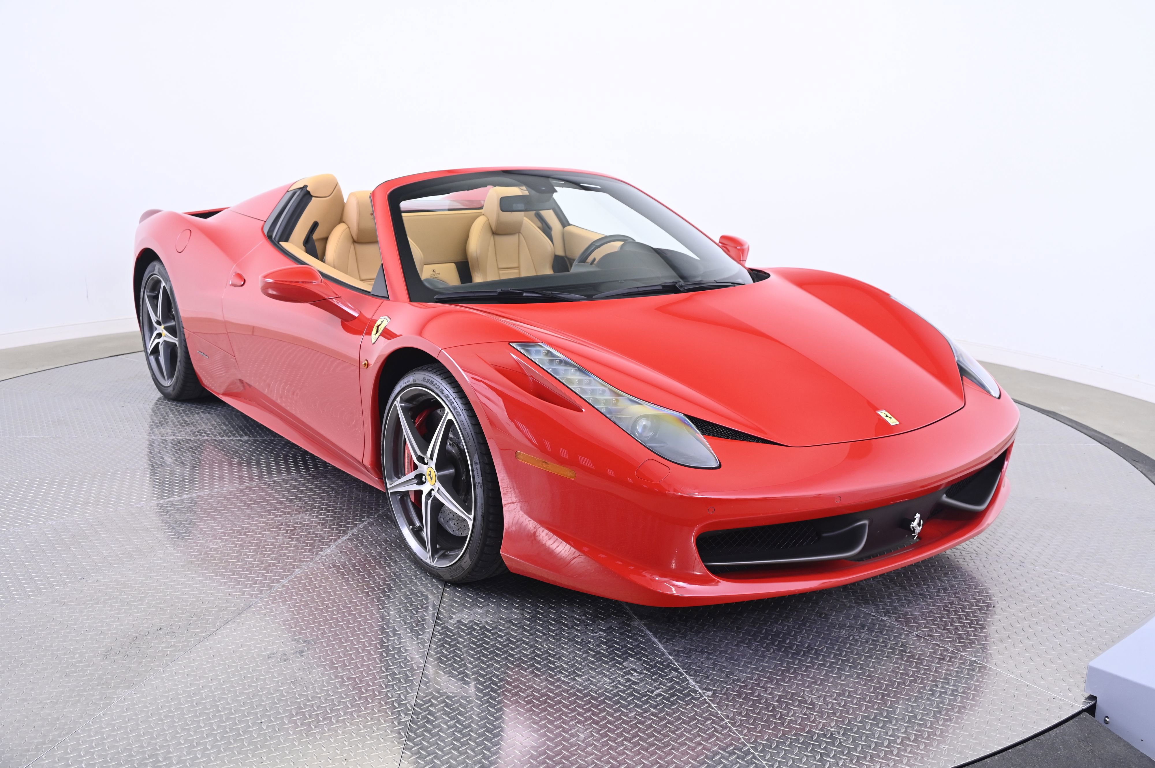 Used 2013 Ferrari 458 Spider image 9