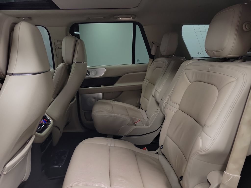 Used 2020 Lincoln Navigator Reserve w/ Luxury Package RWD image 21