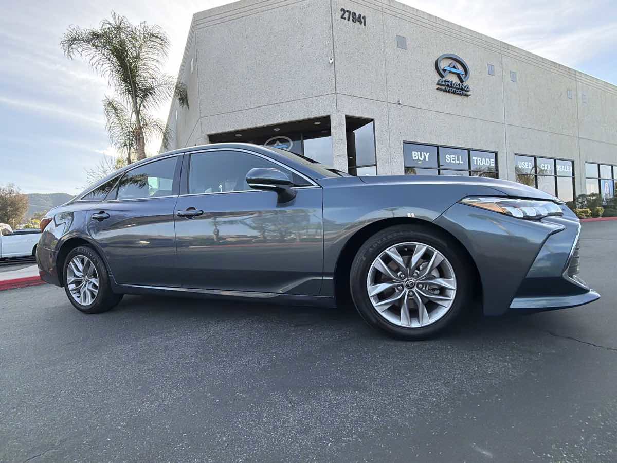 Used 2022 Toyota Avalon XLE image 11