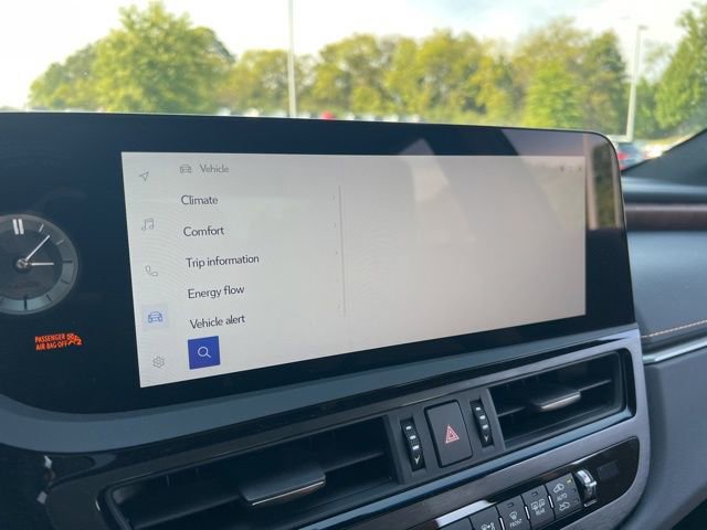 Used 2025 Lexus ES 300h w/ Premium Package image 23