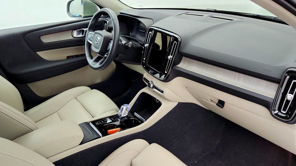 Used 2024 Volvo XC40 B5 Plus w/ Protection Package Premier AWD/4WD image 21