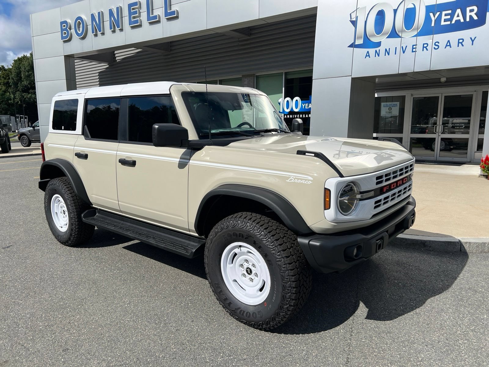 New 2026 Ford Bronco Heritage Edition AWD/4WD image 1