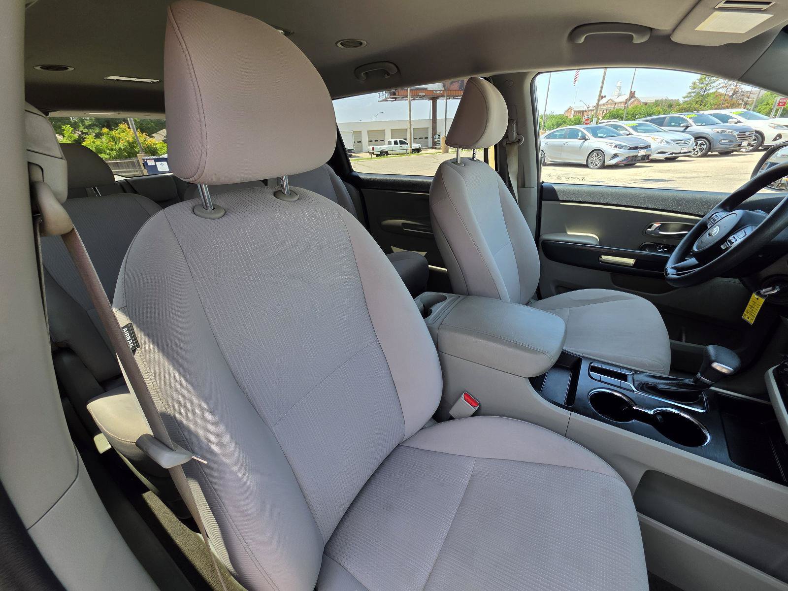 Used 2019 Kia Sedona LX FWD image 26