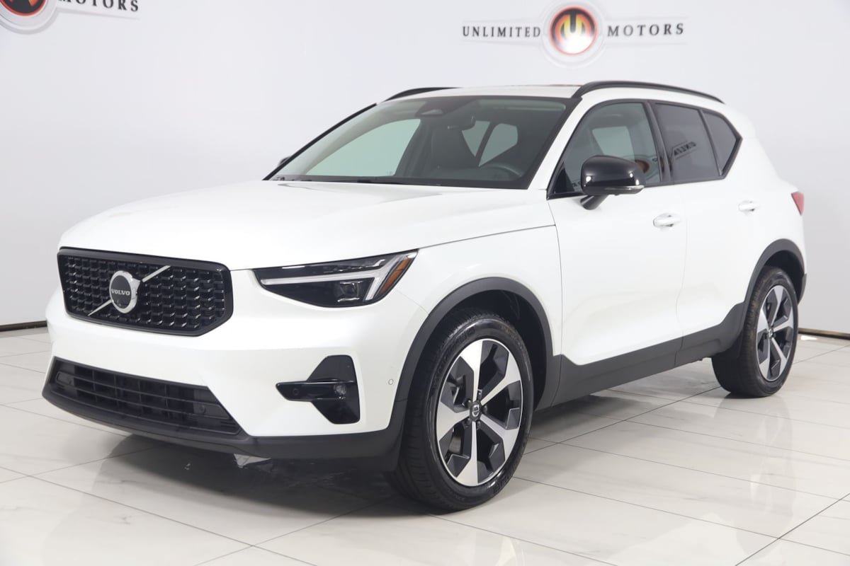 Used 2026 Volvo XC40 B5 Plus AWD/4WD image 5