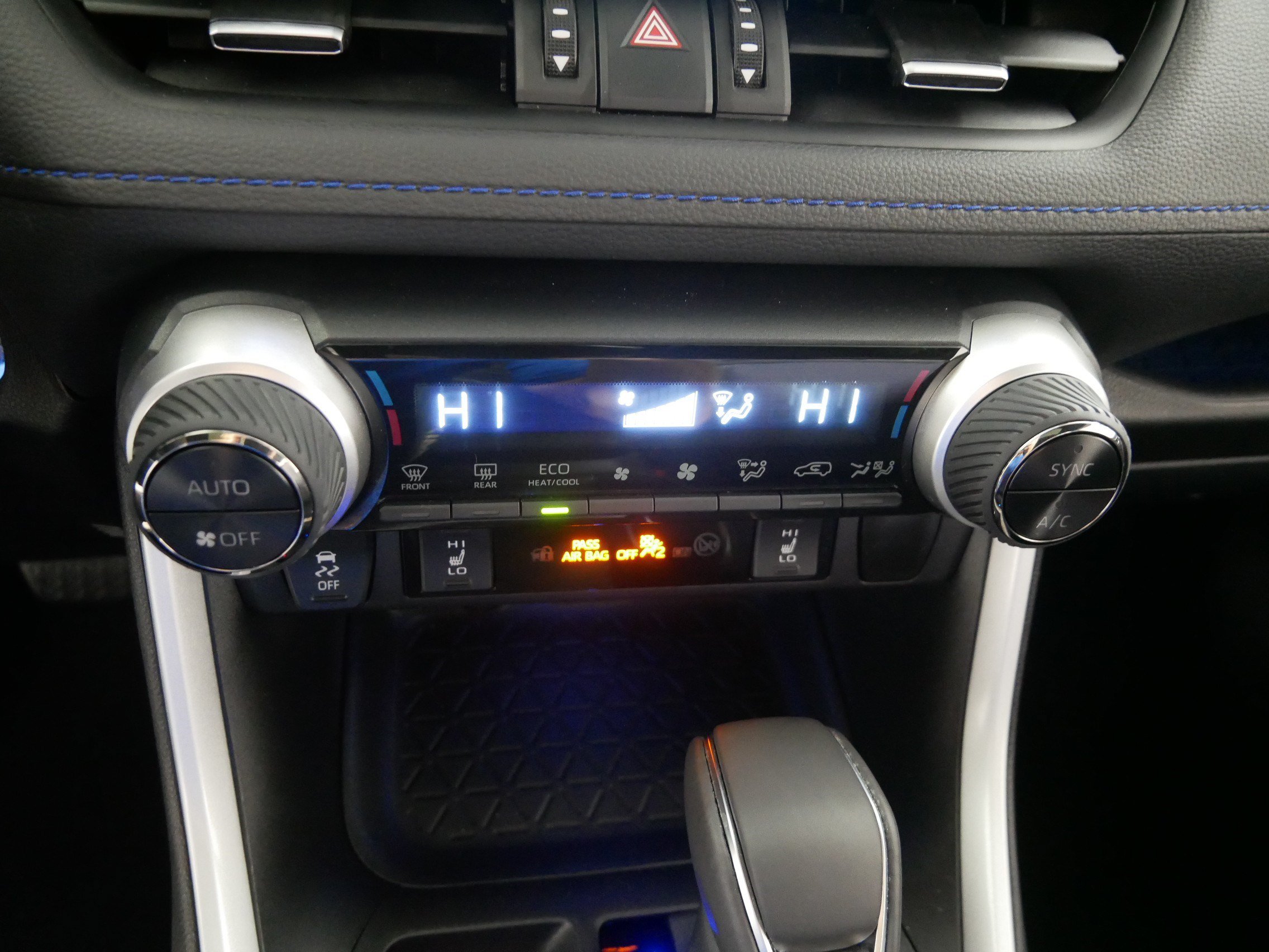 Used 2025 Toyota RAV4 XSE w/ Weather Package AWD/4WD image 23