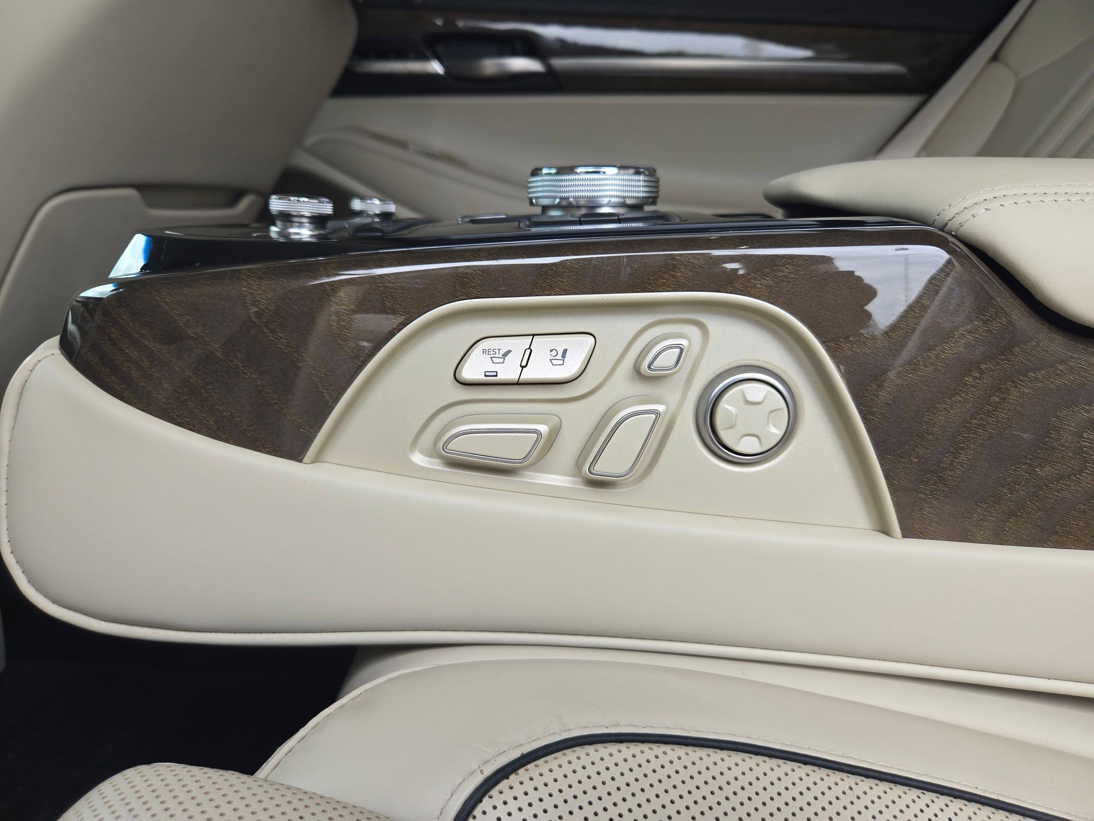 Used 2018 Genesis G90 5.0 Ultimate image 18