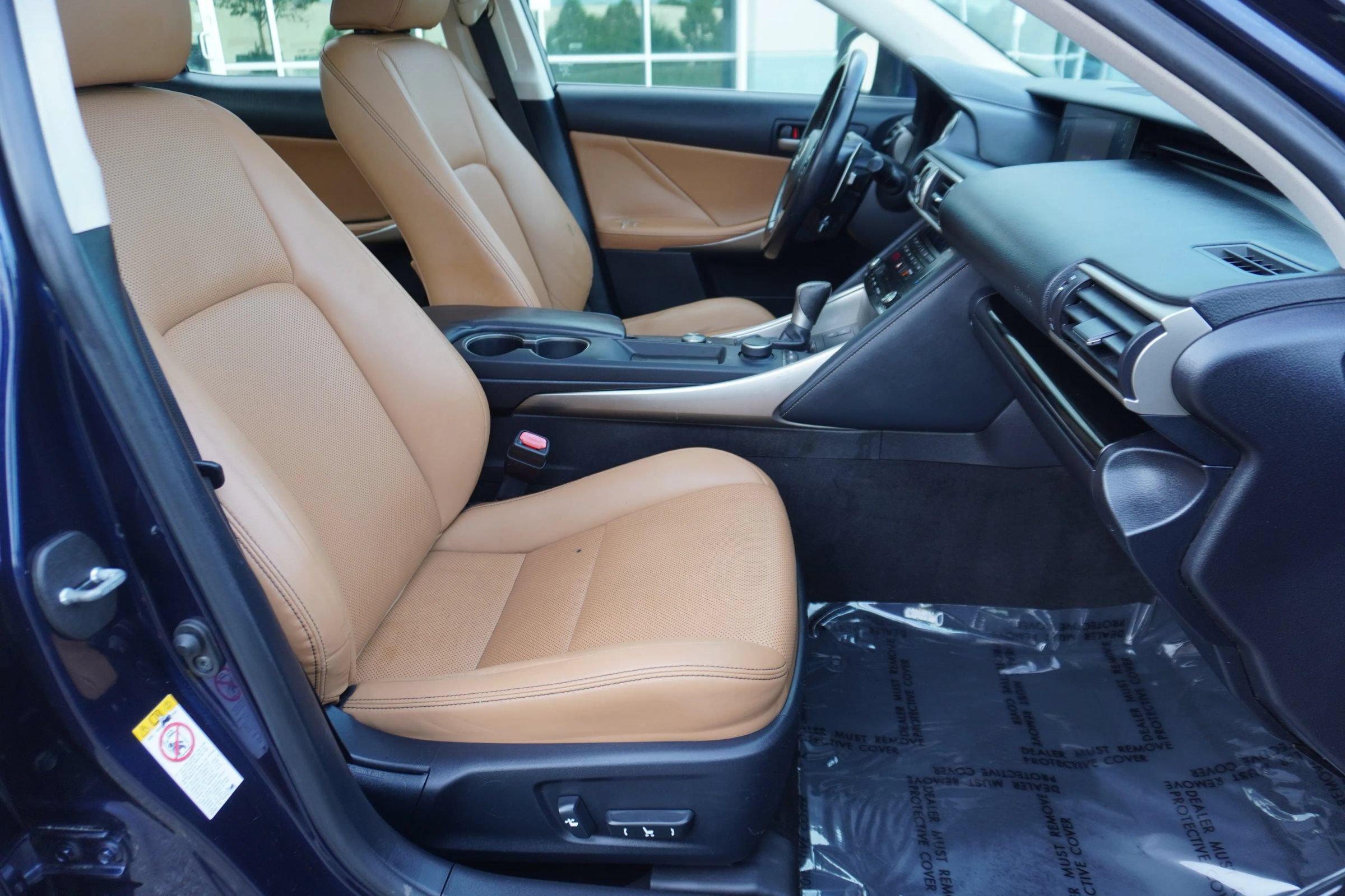 Used 2017 Lexus IS 200t w/ Premium Package RWD image 12
