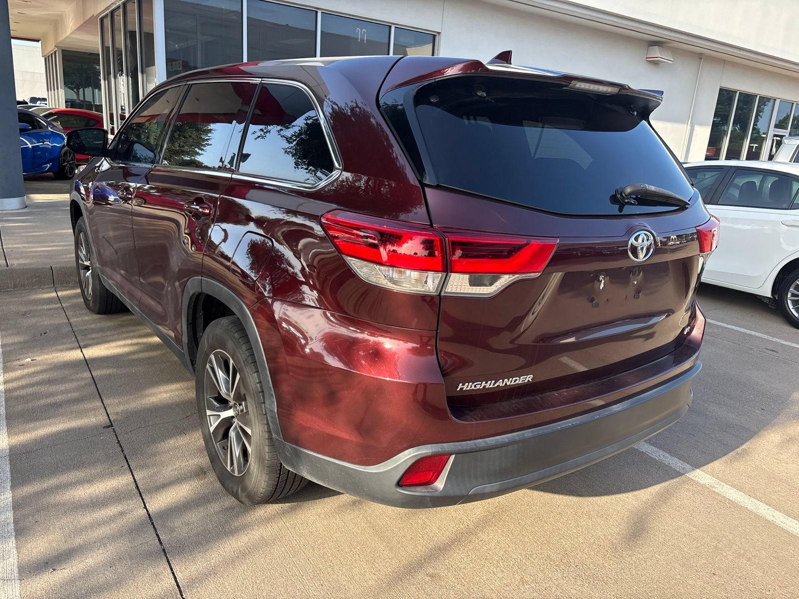 Used 2019 Toyota Highlander Plus FWD image 11