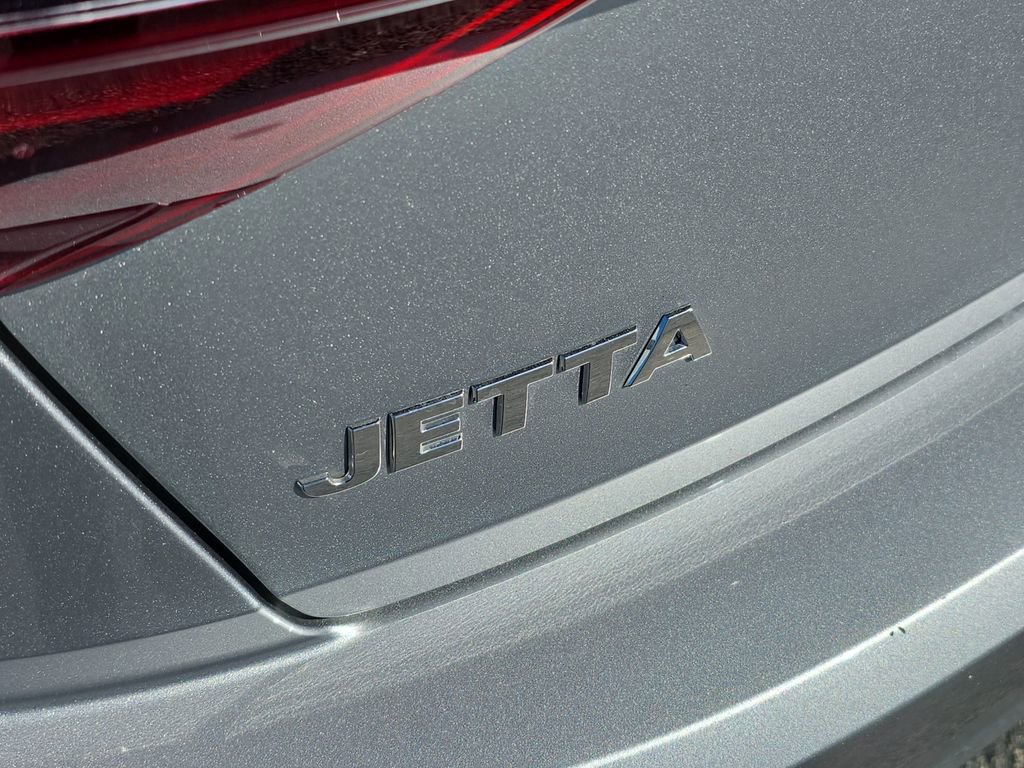 Used 2021 Volkswagen Jetta R-Line w/ R-Line Cold Weather Package image 5