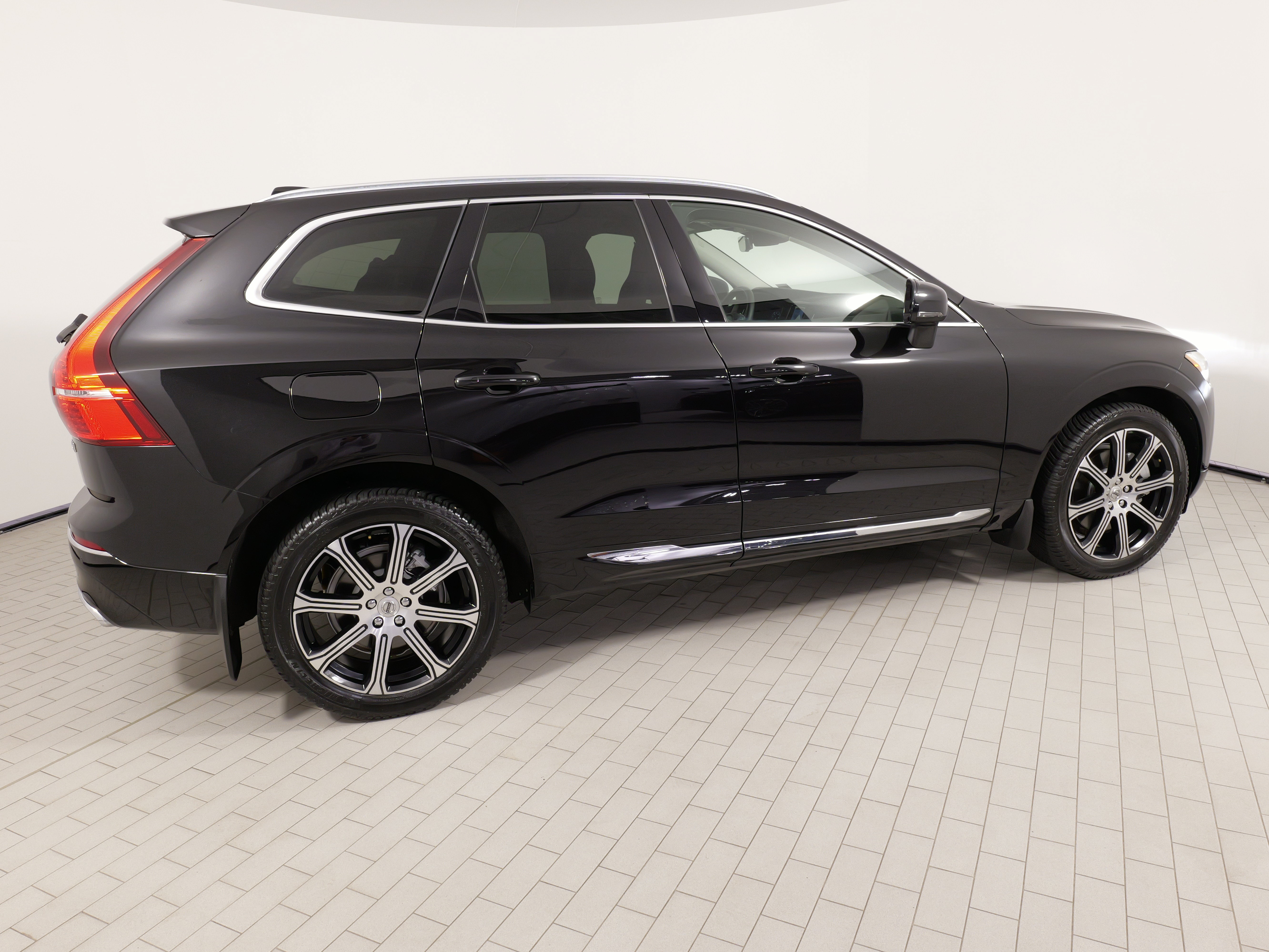 Used 2021 Volvo XC60 T6 Inscription w/ Advanced Package AWD/4WD image 9