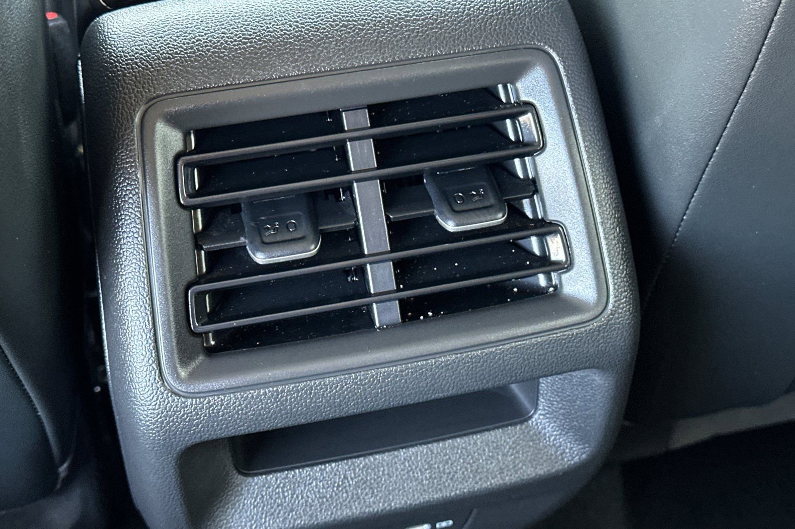 Used 2025 Volkswagen Tiguan SE FWD image 15