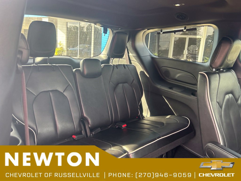 Used 2025 Chrysler Pacifica Limited FWD image 9
