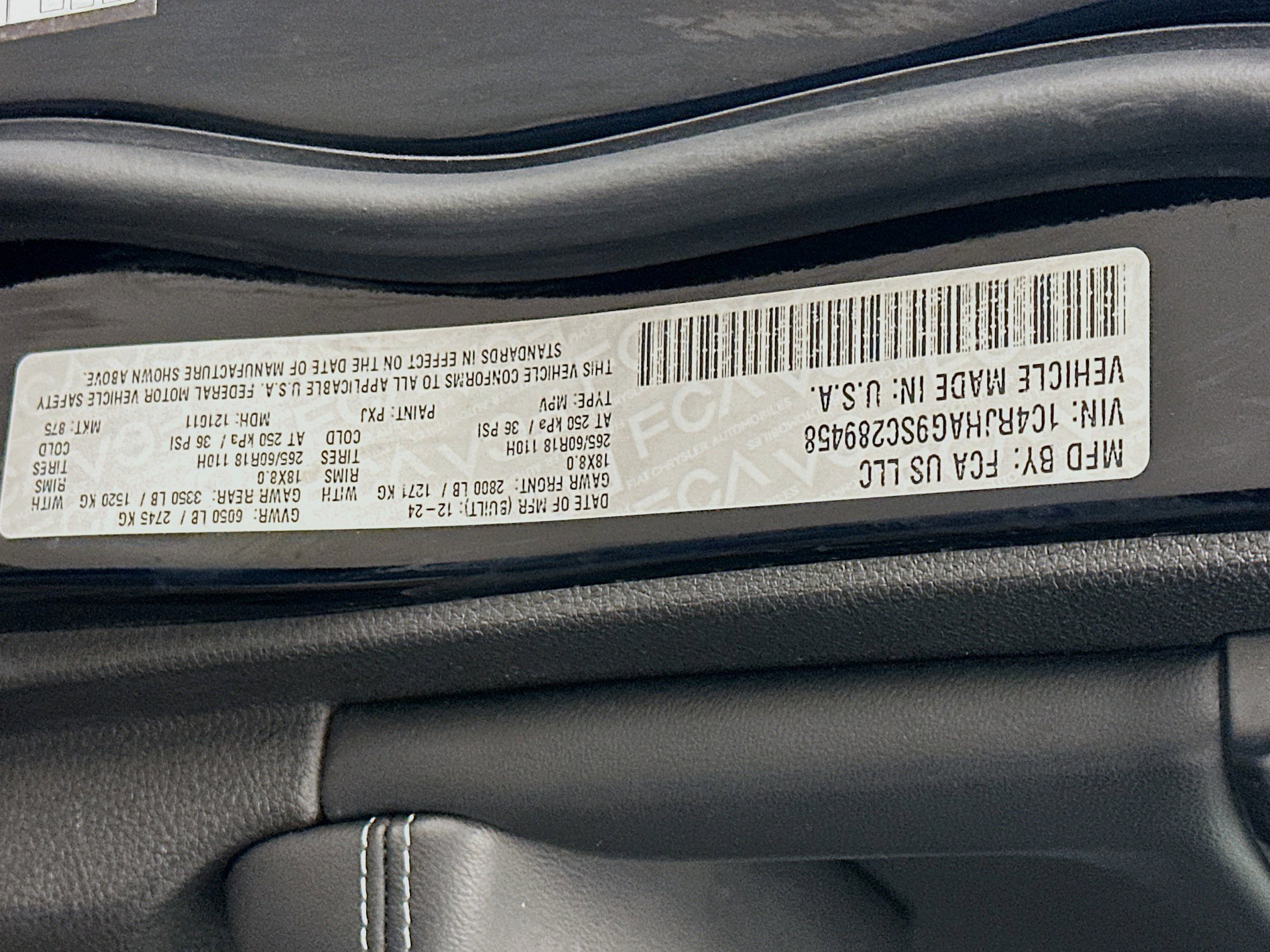 Used 2025 Jeep Grand Cherokee Altitude AWD/4WD image 12
