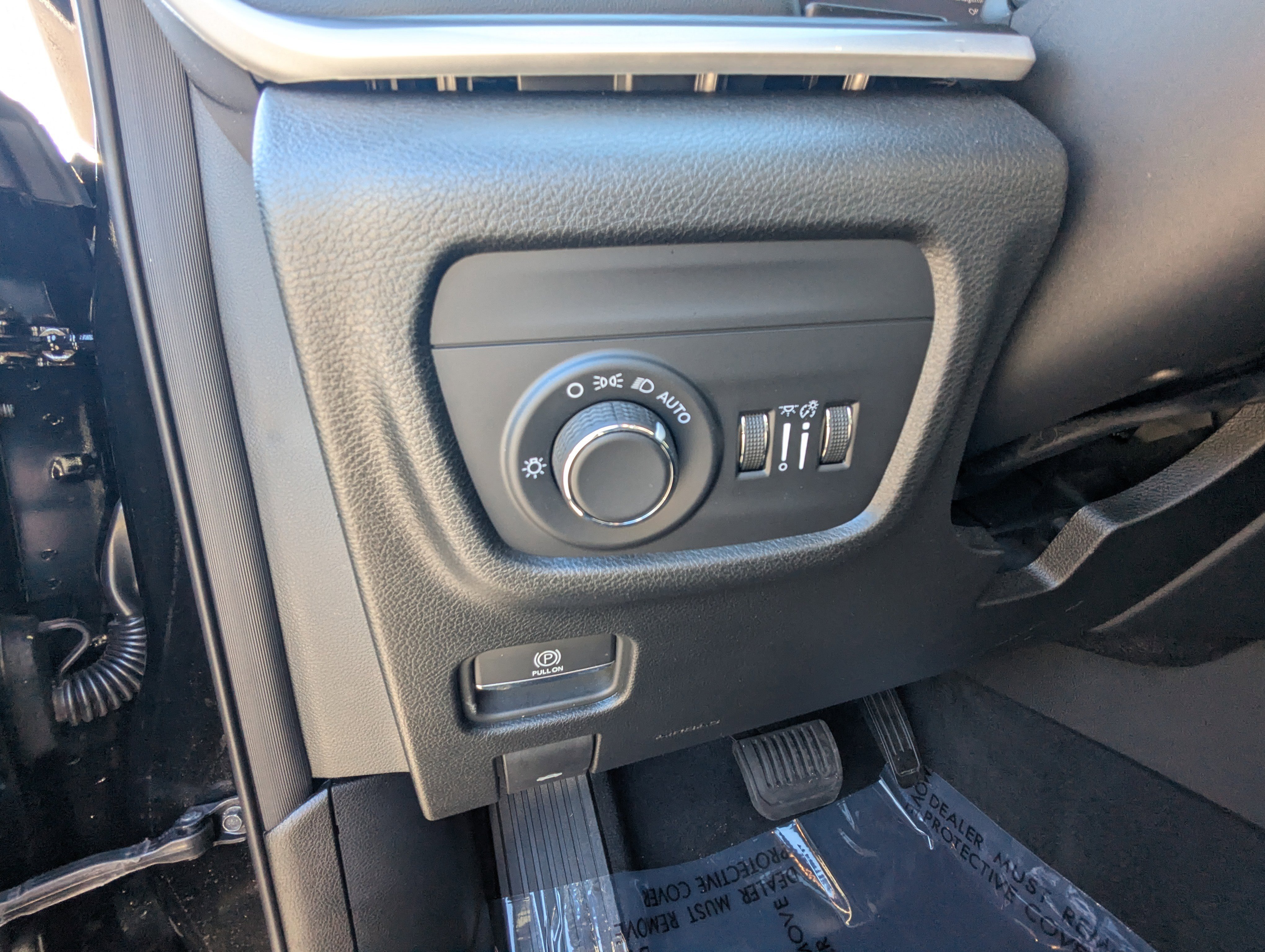 Used 2025 Jeep Grand Cherokee Laredo X w/ Luxury Tech Group I image 19