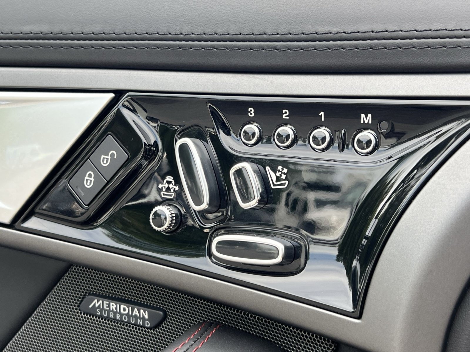 Used 2016 Jaguar F-TYPE Coupe RWD image 41