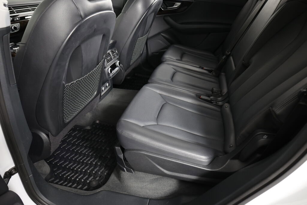 Used 2018 Audi Q7 3.0T Prestige w/ Prestige Package image 18