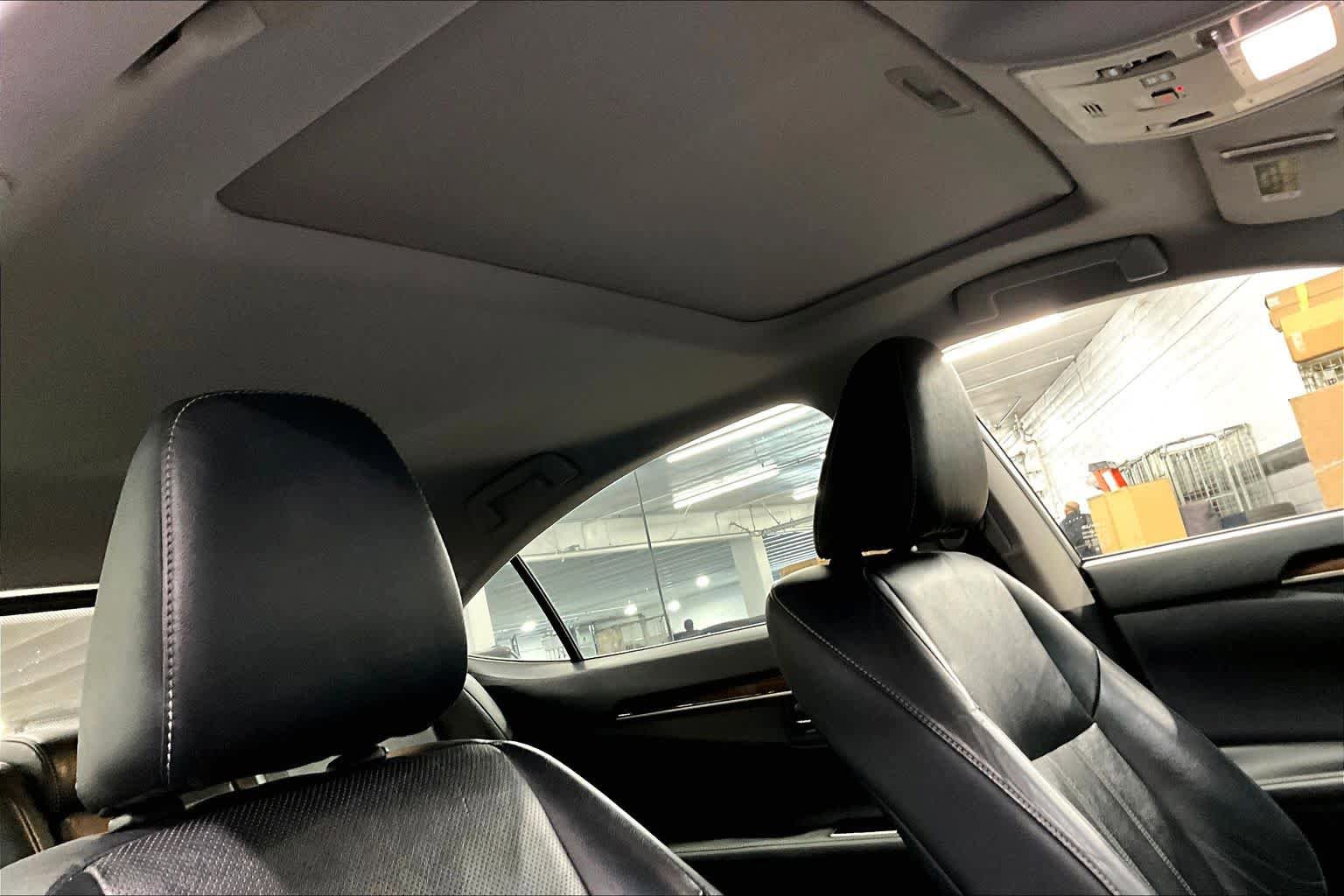 Used 2016 Lexus ES 300h w/ Luxury Package w/Wood Trim FWD image 13