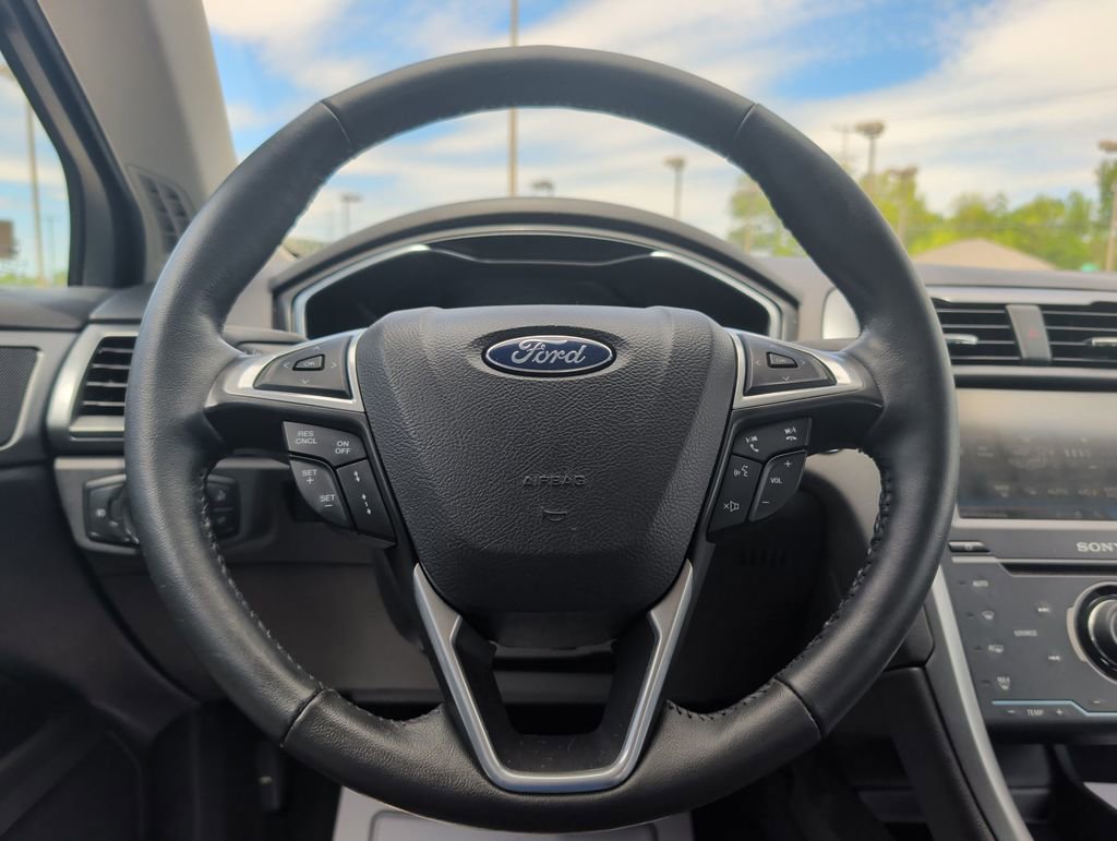 Used 2014 Ford Fusion Titanium FWD image 11
