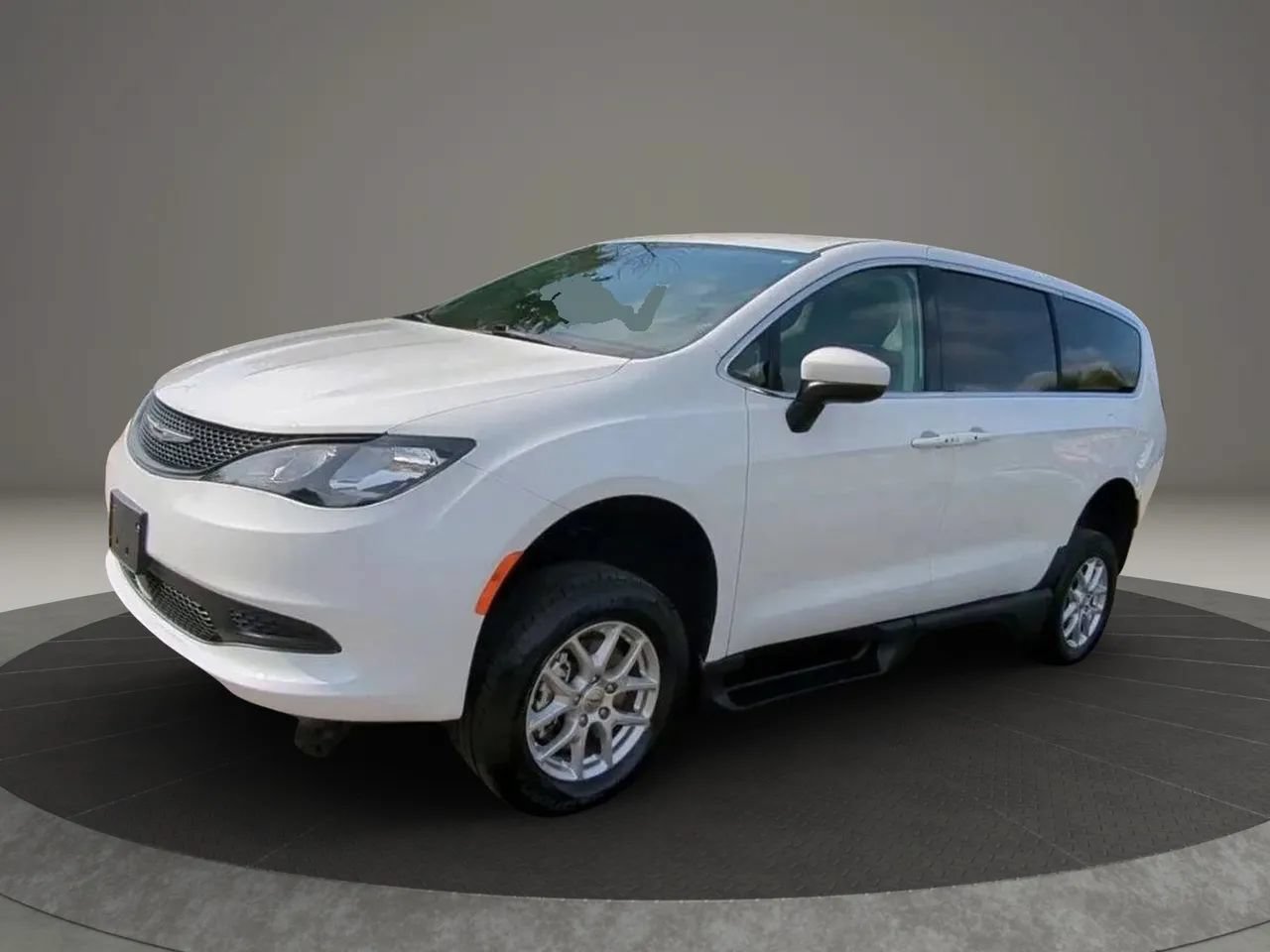 Used 2023 Chrysler Voyager LX FWD image 3