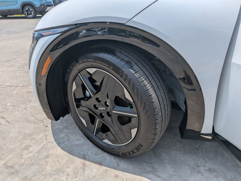 Certified 2025 Kia EV6 Wind RWD image 38