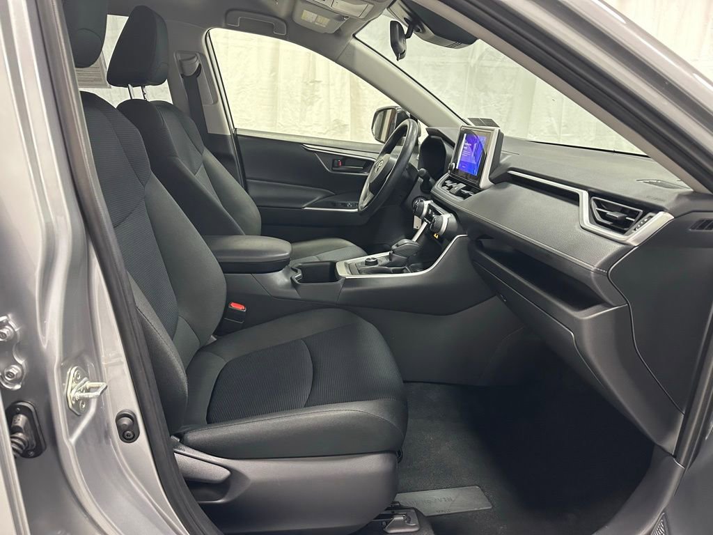 Used 2025 Toyota RAV4 LE image 59