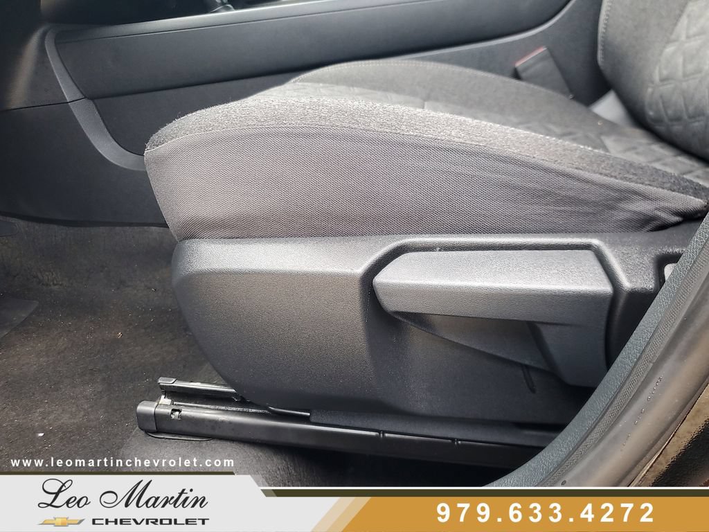 Used 2025 Nissan Kicks SV FWD image 13