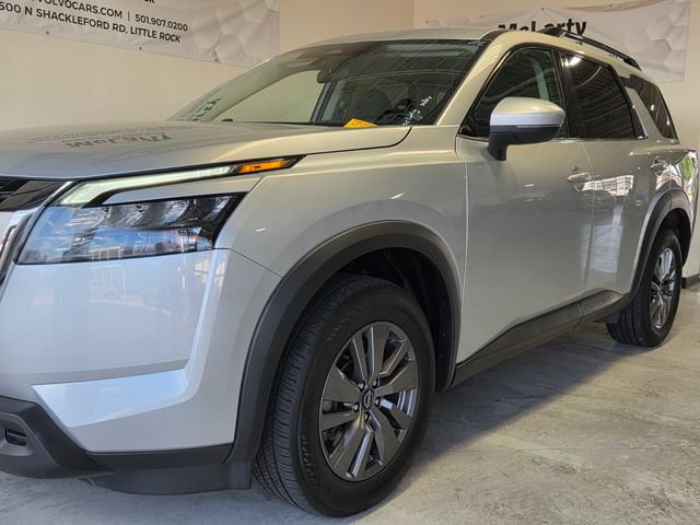 Used 2025 Nissan Pathfinder SV AWD/4WD image 23