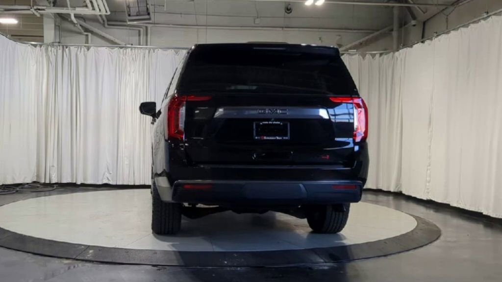 Used 2024 GMC Yukon XL AT4 image 9
