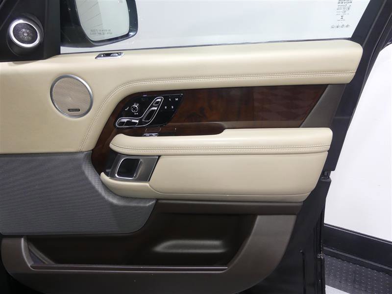 Used 2018 Land Rover Range Rover HSE image 19