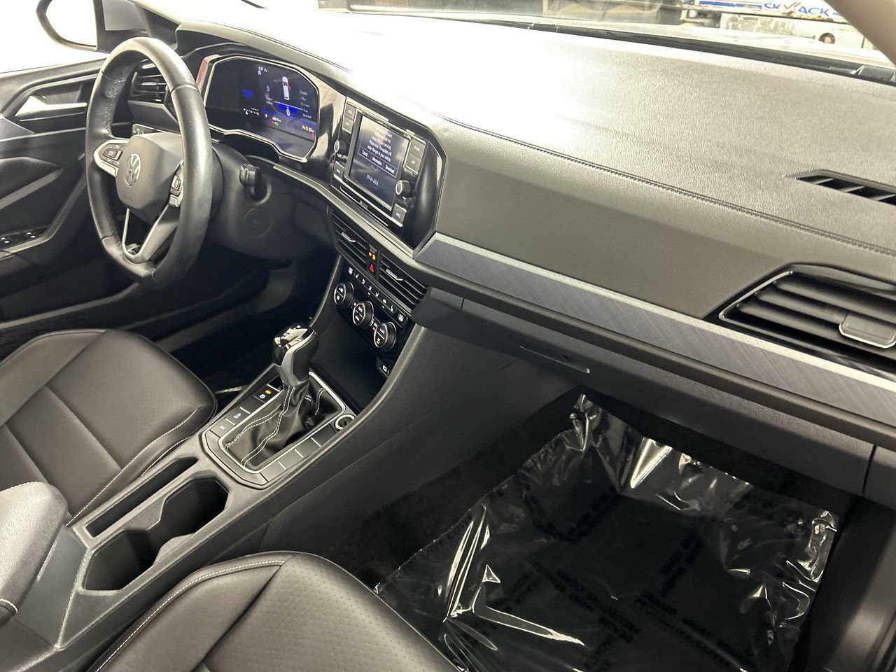 Used 2024 Volkswagen Jetta SE FWD image 27