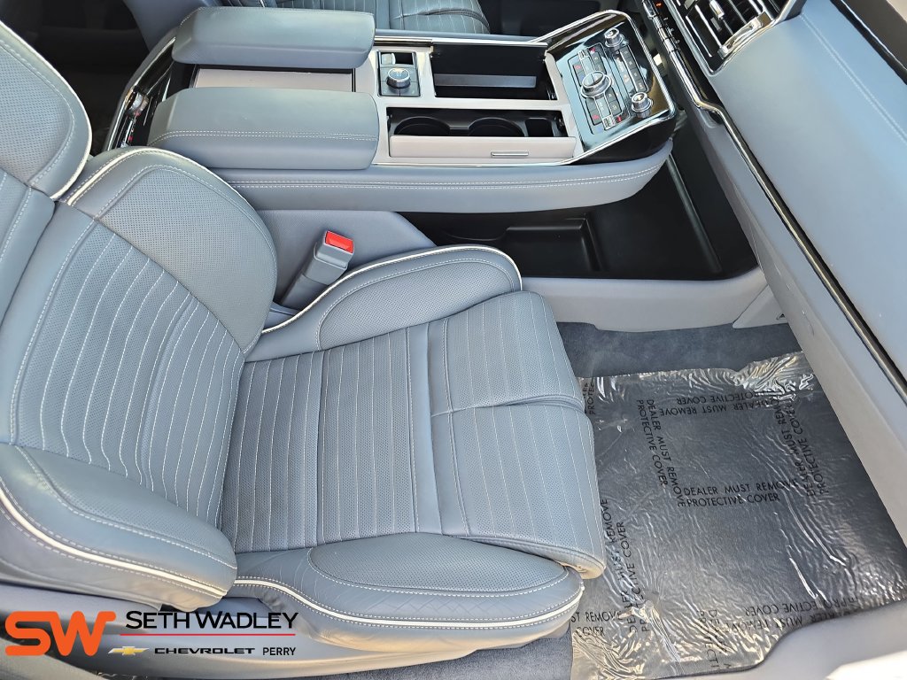 Used 2021 Lincoln Navigator Black Label w/ Cargo Convenience Package AWD/4WD image 10