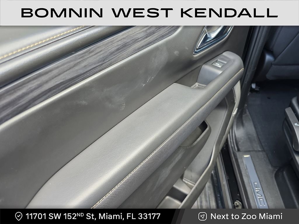 Used 2023 GMC Yukon XL SLT image 8