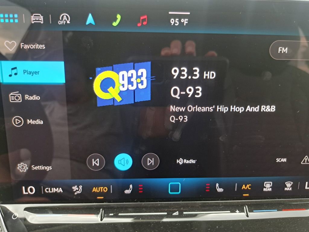 Used 2025 Volkswagen Tiguan S image 10