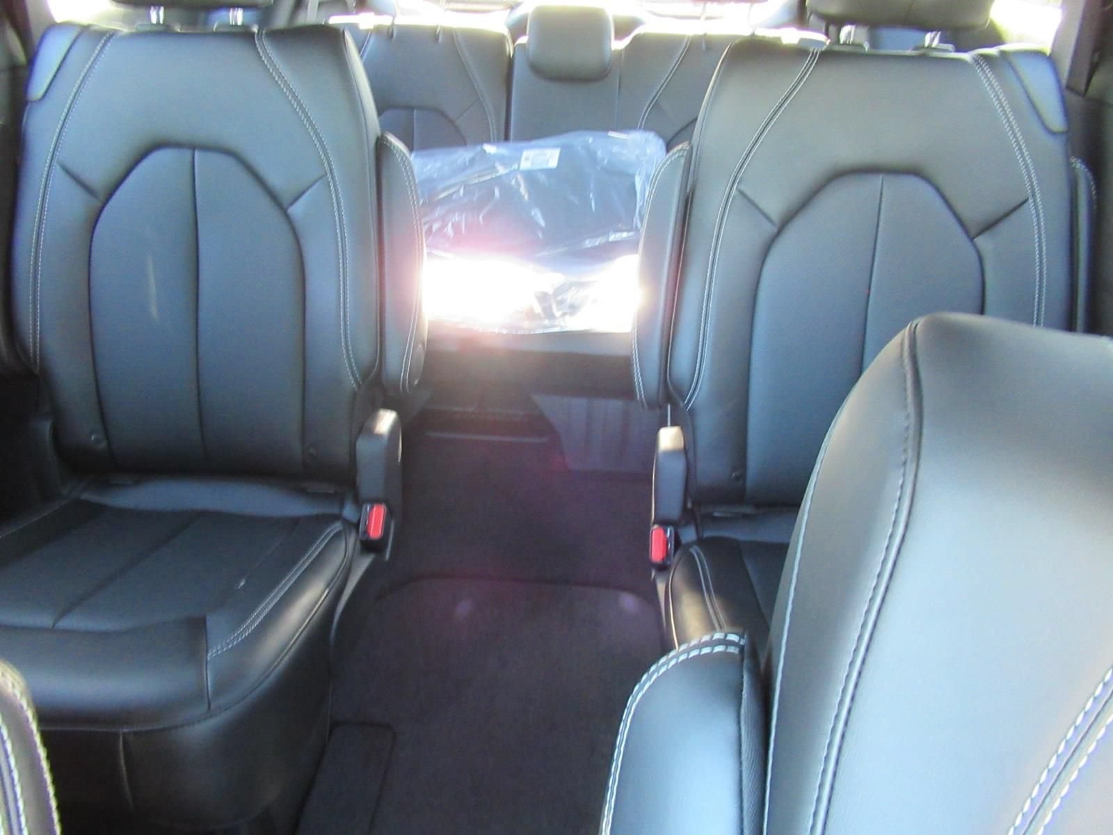 New 2027 Chrysler Pacifica Select FWD image 33