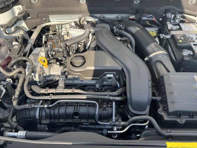 Used 2025 Volkswagen Taos SE image 27