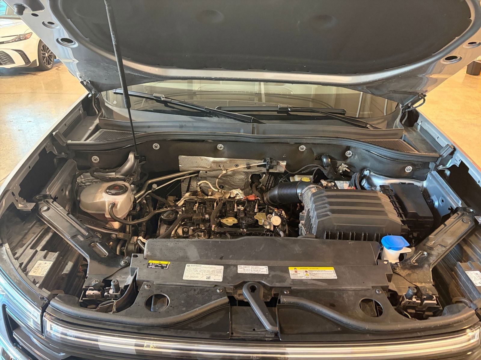 Used 2025 Volkswagen Atlas Cross Sport SE image 32