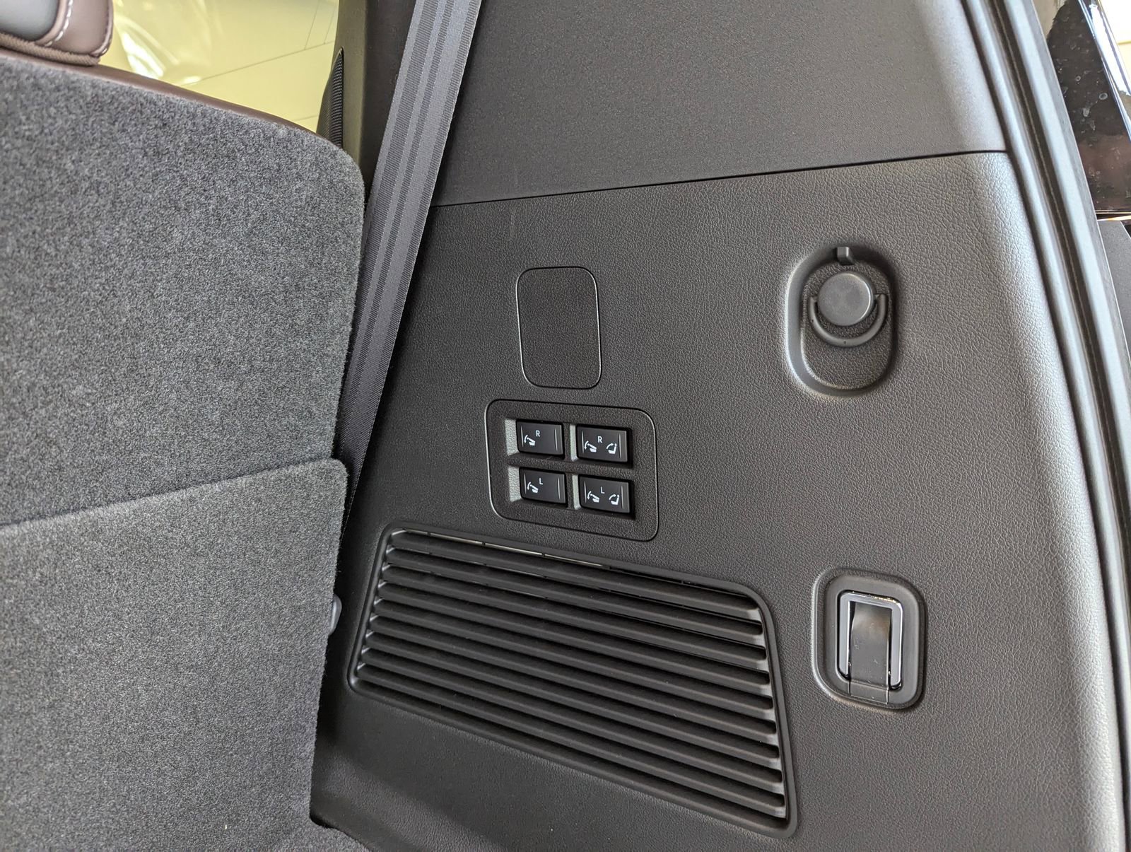 New 2025 Nissan Armada SL w/ Captain's Chari Seat Package image 14