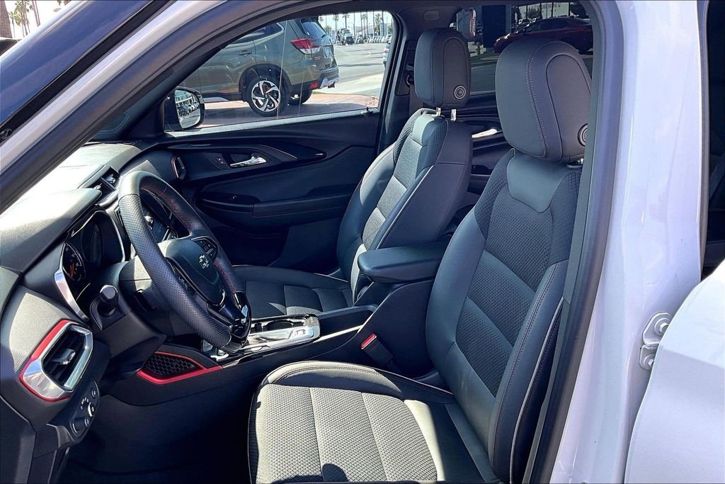 Used 2022 Chevrolet TrailBlazer RS w/ Sun and Liftgate Package image 14