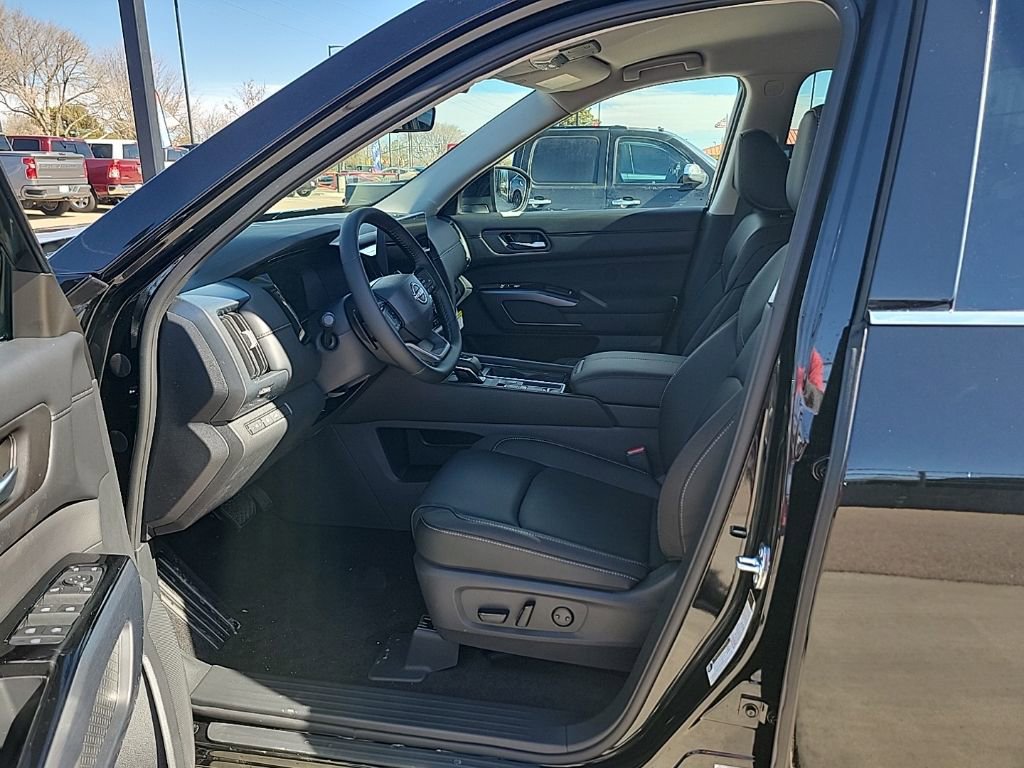 New 2026 Nissan Pathfinder SL FWD image 10