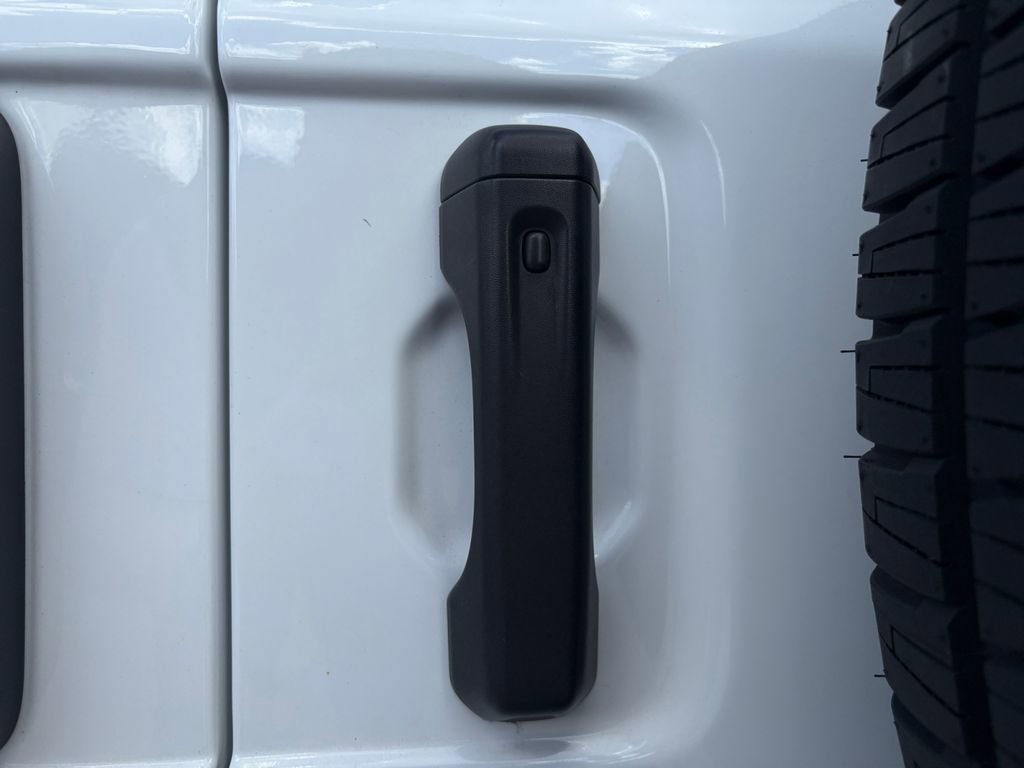 Used 2022 Jeep Wrangler Unlimited Sahara image 10