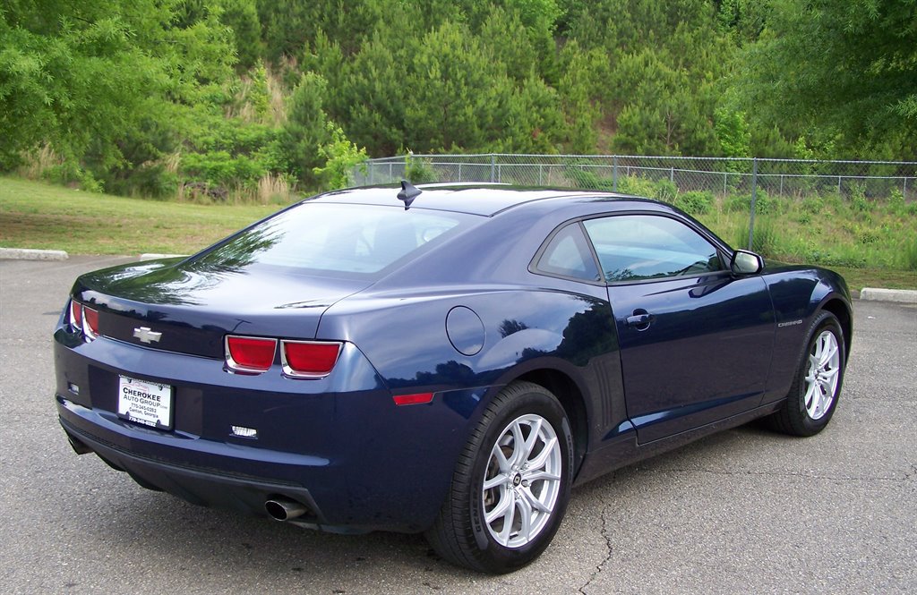 Used 2010 Chevrolet Camaro LS RWD image 4